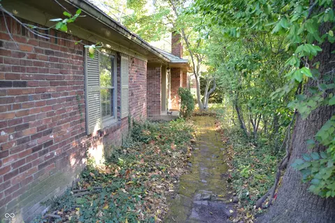 10465 Woodlawn Dr, Indianapolis, IN 46280