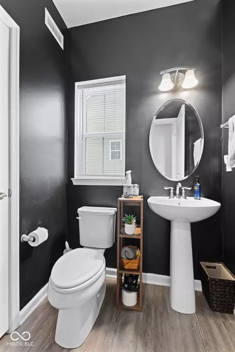 Bath - 7255 Martock Dr, Plainfield, IN 46168 photo 1 of 6