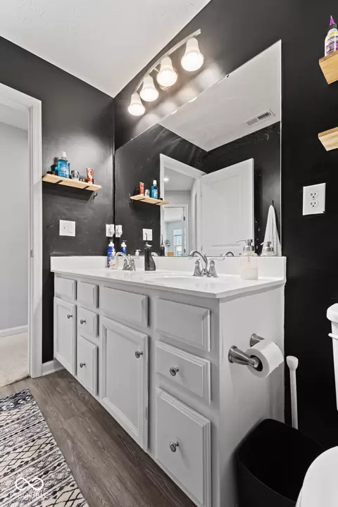 Bath - 7255 Martock Dr, Plainfield, IN 46168 photo 3 of 6