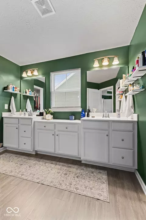 Bath - 7255 Martock Dr, Plainfield, IN 46168 photo 5 of 6