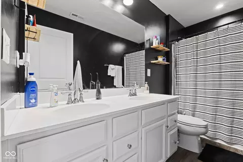 Bath - 7255 Martock Dr, Plainfield, IN 46168 photo 2 of 6