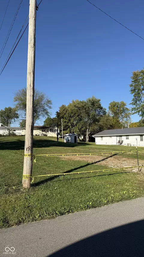 312 E Sycamore St, Westport, IN 47283