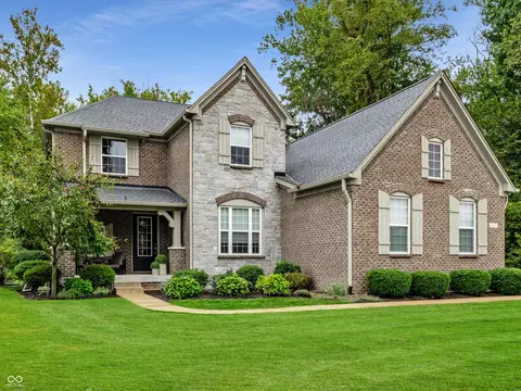 2837 E High Grove Cir, Zionsville, IN 46077