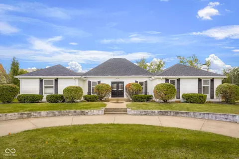 4291 Fairlawn Dr, Columbus, IN 47203