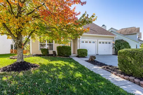 10384 Glenn Abbey Ln, Fishers, IN 46037