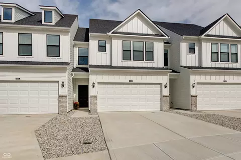 10942 Haflinger Dr, Zionsville, IN 46077
