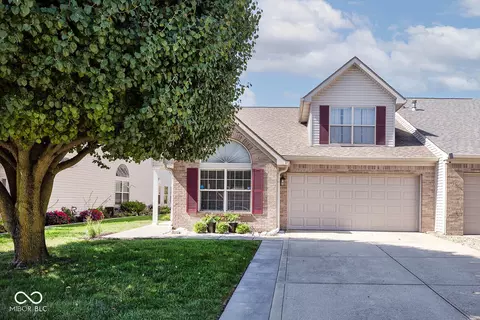 2840 Cadogan Dr, Greenwood, IN 46143