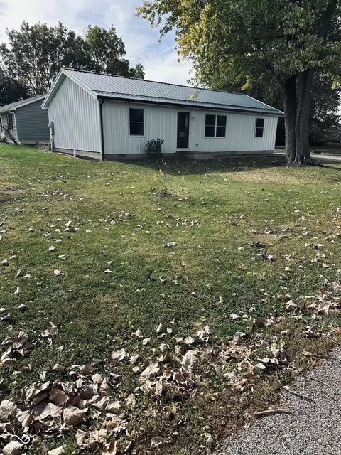 105 E Ross St, Kirklin, IN 46050