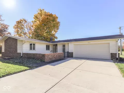 952 Santa Ana Dr, Greenwood, IN 46143