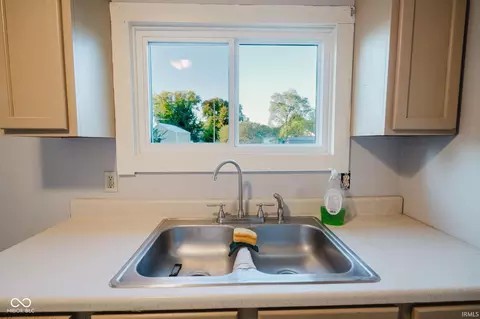 208 Washington St, Dunreith, IN 47337 photo 9