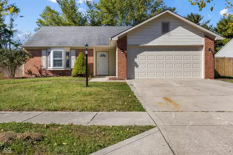 11704 Hartland Dr E, Indianapolis, IN 46229