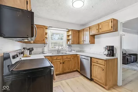 Kitchen - 9694 S State Road 9, Pendleton, IN 46064 photo 3 of 7