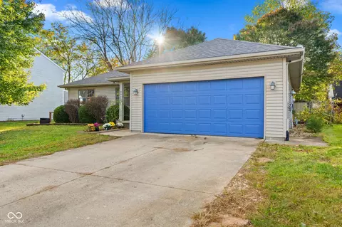 2042 Sumpter Trl, Columbus, IN 47203