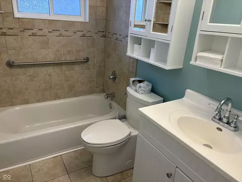 Bath - 300 Falls Park Dr, Pendleton, IN 46064 photo 1 of 1
