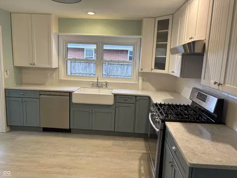 Kitchen - 300 Falls Park Dr, Pendleton, IN 46064 photo 1 of 2