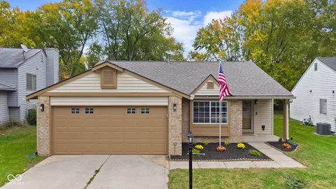 985 Kara Ln, Greenwood, IN 46142
