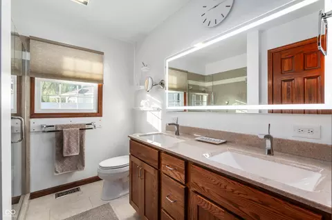 Bath - 1227 Pendle Hill Ave, Pendleton, IN 46064 photo 1 of 2
