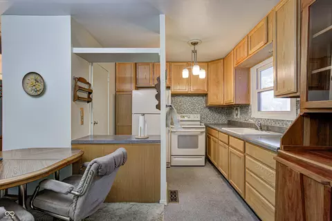 Kitchen - 60 Pike Pl, Plainfield, IN 46168 photo 1 of 2