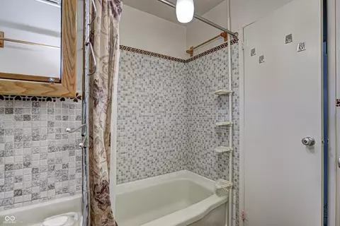 Bath - 60 Pike Pl, Plainfield, IN 46168 photo 2 of 2