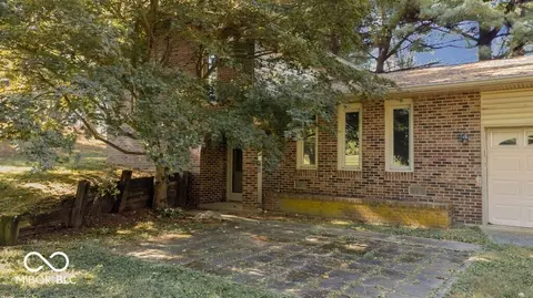 7433 N Raider Rd, Middletown, IN 47356