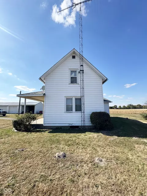 10580 S 300 E, Fairmount, IN 46928