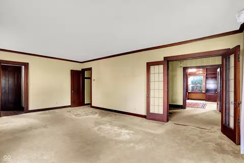 Living - 150 E Madison St, Franklin, IN 46131 photo 4 of 6