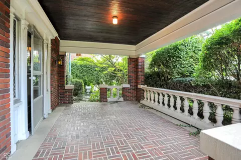 Exterior - 150 E Madison St, Franklin, IN 46131 photo 4 of 13