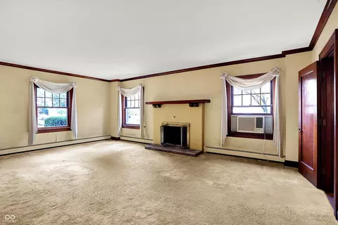 Living - 150 E Madison St, Franklin, IN 46131 photo 2 of 6