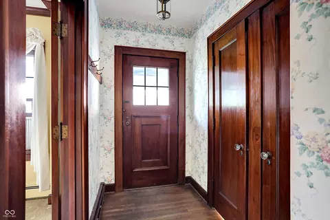 Entry Way - 150 E Madison St, Franklin, IN 46131 photo 6 of 8