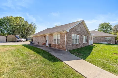5584 N Sandy Creek Dr UNIT 8, Seymour, IN 47274