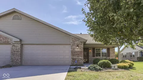 2913 S Wind Chime Cir, Greenwood, IN 46143