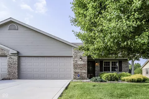 2913 S Wind Chime Cir, Greenwood, IN 46143