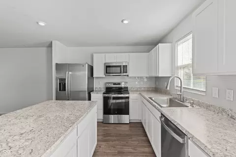 Kitchen - 8511 Fownes Ln, Pendleton, IN 46064 photo 2 of 3