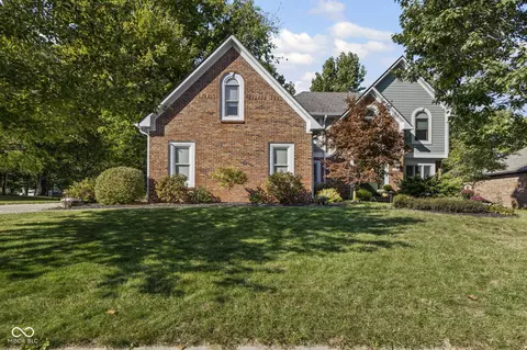 560 Vanhoy Dr, Greenwood, IN 46142