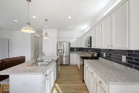 Kitchen - 131 Batteese Dr, Cicero, IN 46034 photo 2 of 4