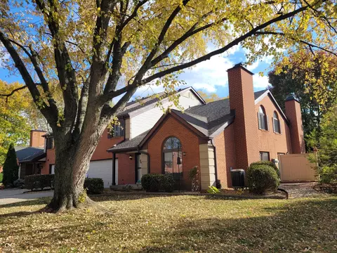 9306 W Golden Oaks W, Indianapolis, IN 46260