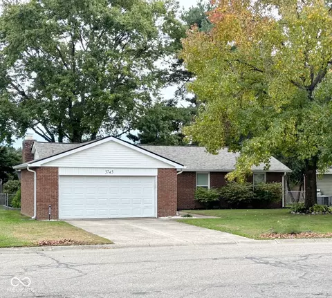 3743 Ironwood Dr, Columbus, IN 47203