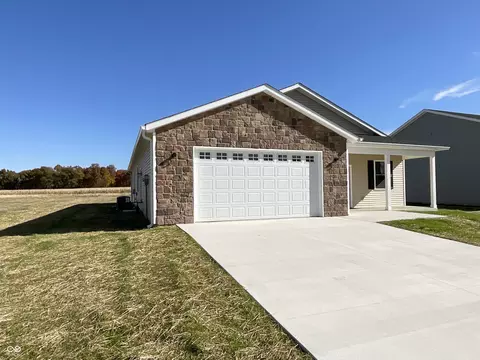 712 White Oak Rd, Spencer, IN 47460