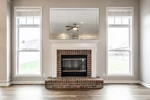 Living - 275 Linden Ct, Pendleton, IN 46064 photo 5 of 8