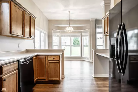 Kitchen - 275 Linden Ct, Pendleton, IN 46064 photo 2 of 3