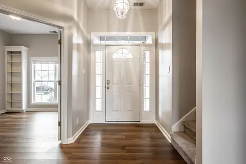 Entry Way - 275 Linden Ct, Pendleton, IN 46064 photo 2 of 2