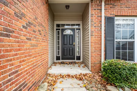 Entry Way - 275 Linden Ct, Pendleton, IN 46064 photo 1 of 2