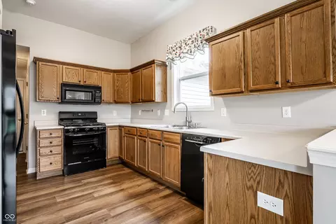 Kitchen - 275 Linden Ct, Pendleton, IN 46064 photo 3 of 3
