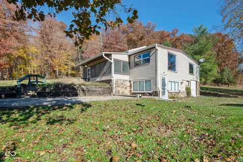 5894 Bellsville Pike, Columbus, IN 47201