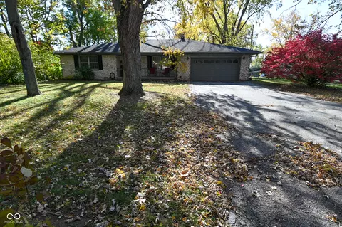 3919 Shadow Hill Ln, Greenwood, IN 46142