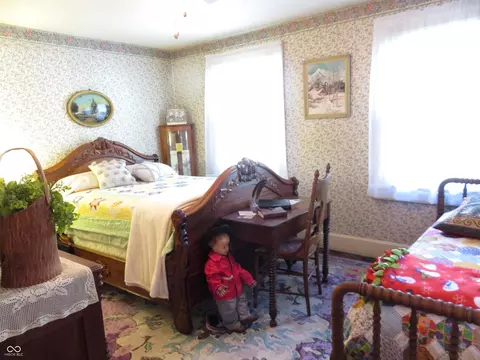 Bedroom - 910 E 2nd St, Madison, IN 47250 photo 2 of 3