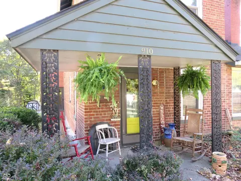 Exterior - 910 E 2nd St, Madison, IN 47250 photo 2 of 14