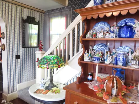 Entry Way - 910 E 2nd St, Madison, IN 47250 photo 1 of 3