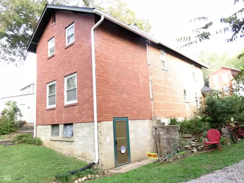 Exterior - 910 E 2nd St, Madison, IN 47250 photo 12 of 14