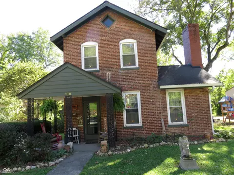 Exterior - 910 E 2nd St, Madison, IN 47250 photo 8 of 14